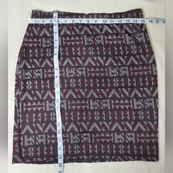 Cute Reitmans Skirt. Size 7. Burgundy & Grey. - Picture 3 of 8